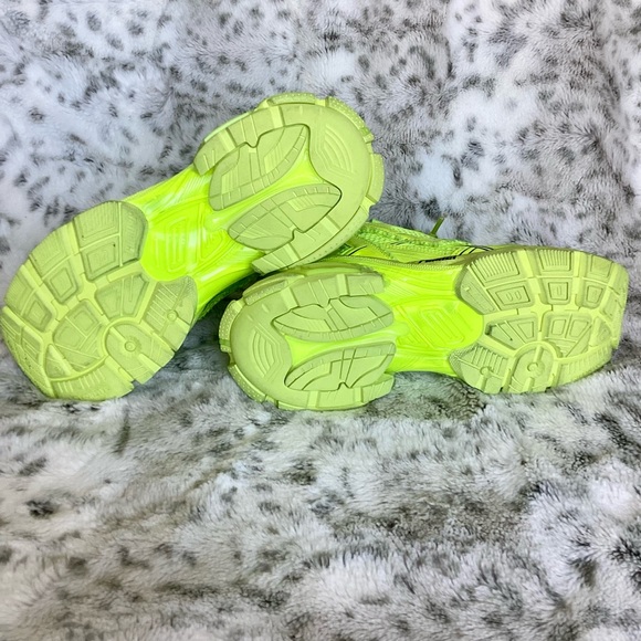 BALENCIAGA   Runner low-top sneakers EUC - Picture 5 of 10